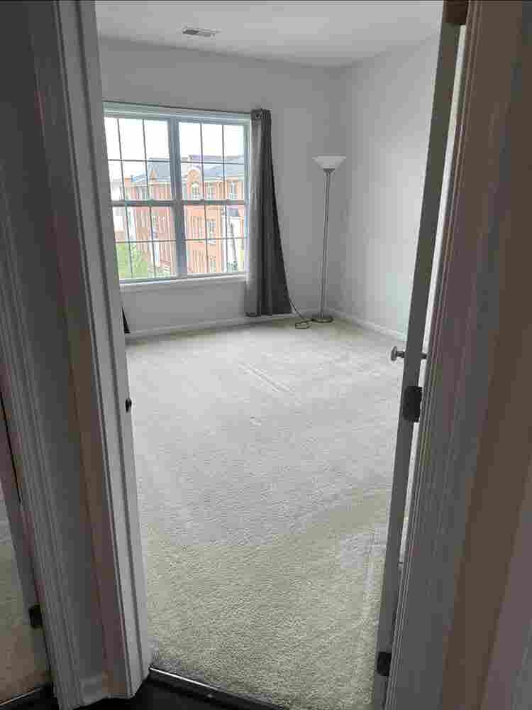 Room to rent Ashburn , VA