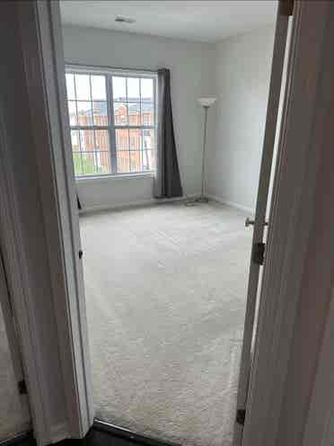 Room to rent Ashburn , VA
