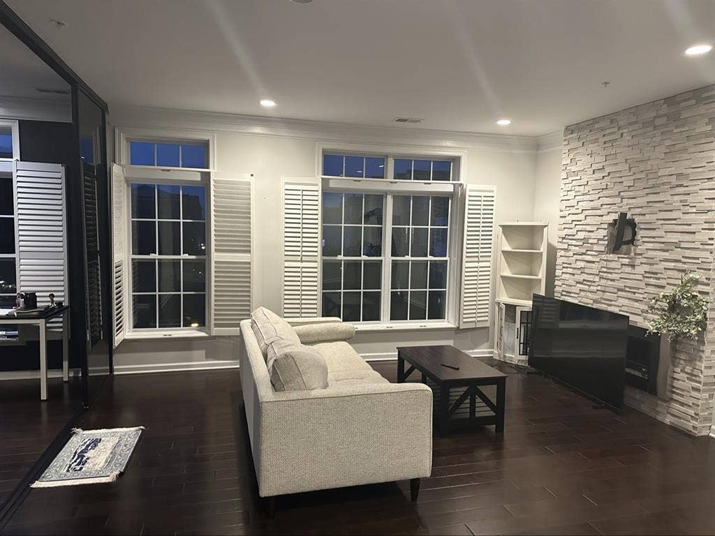 Room to rent Ashburn , VA