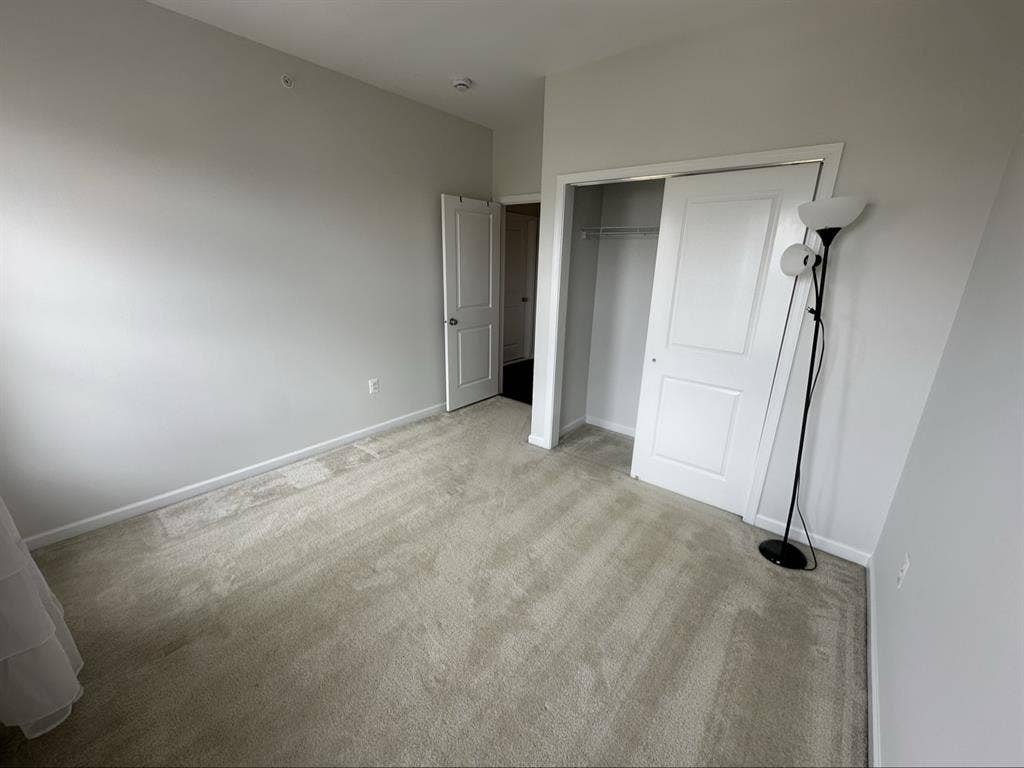 Room to rent Ashburn , VA