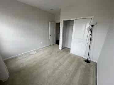 Room to rent Ashburn , VA