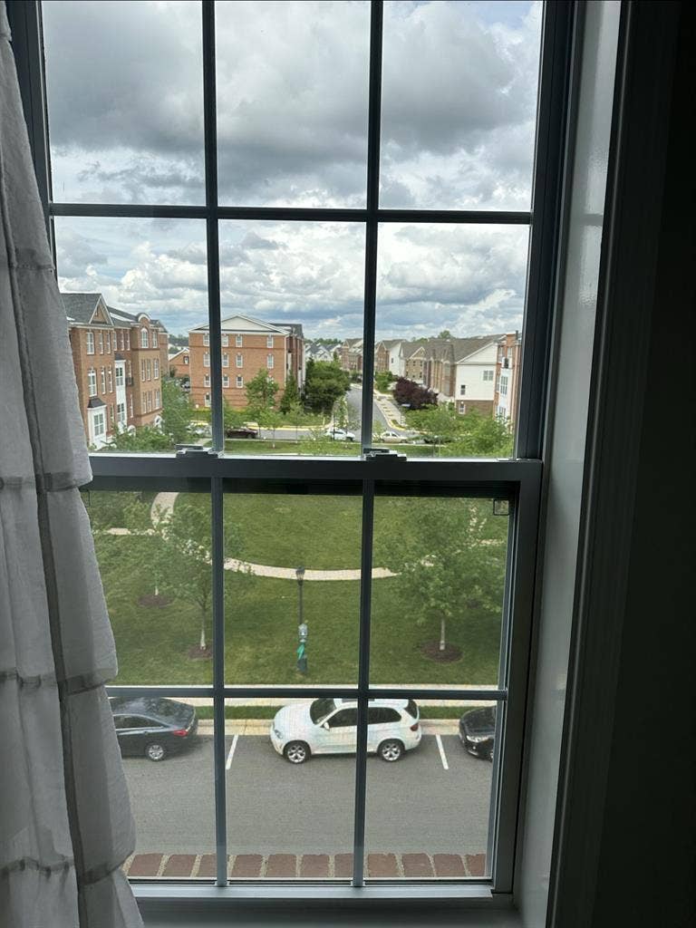 Room to rent Ashburn , VA