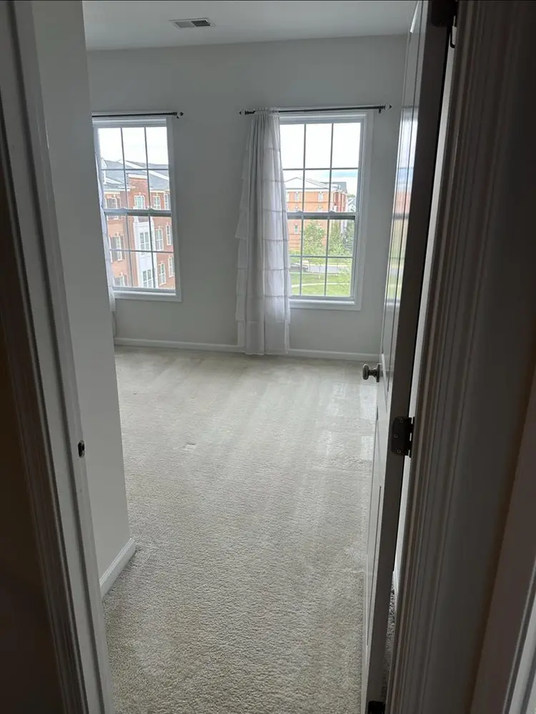 Room to rent Ashburn , VA