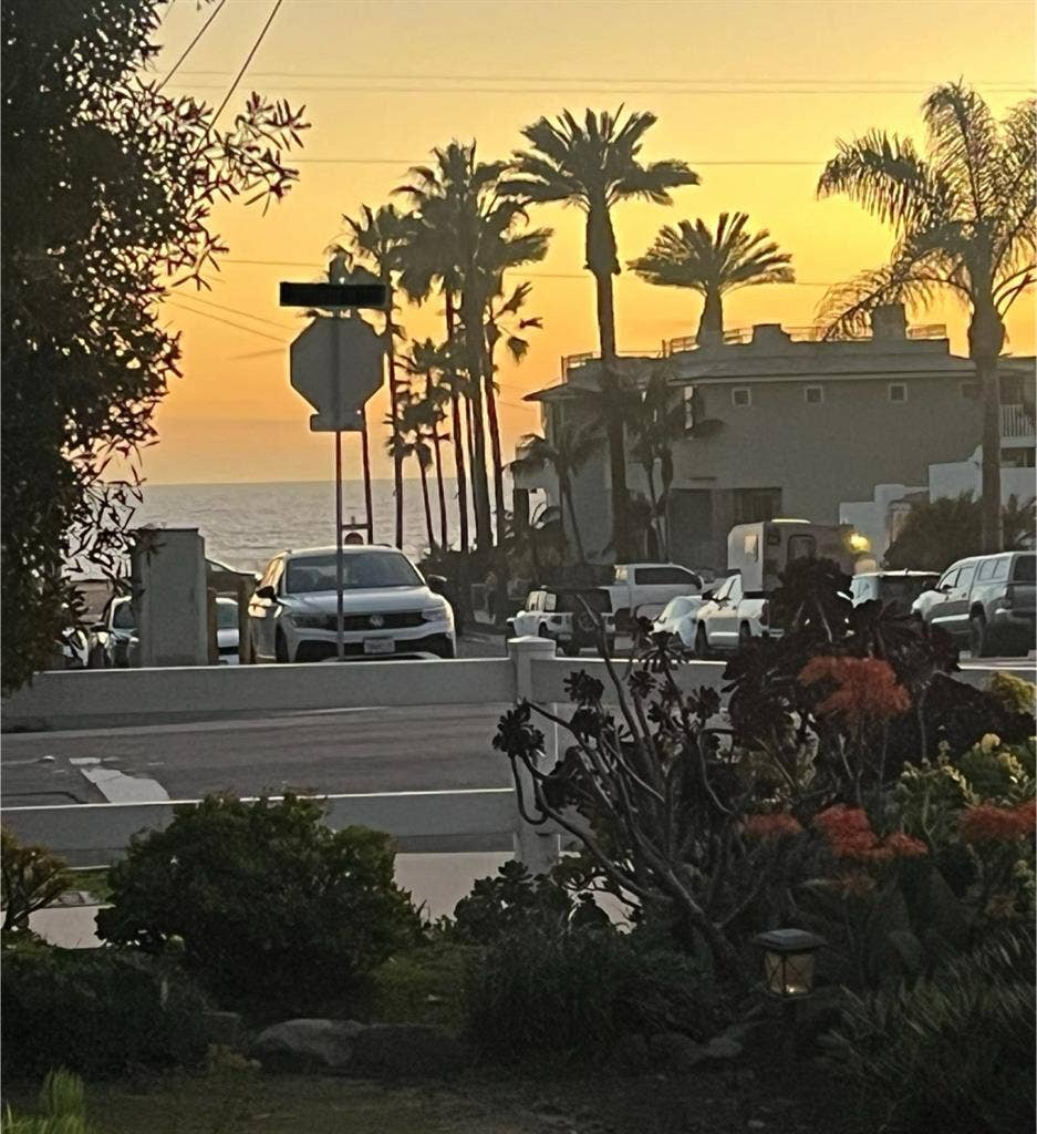 Room for rent - 1 block from beach