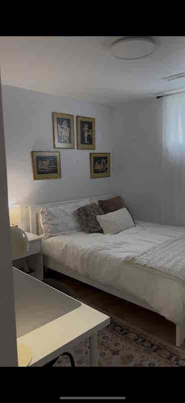 Sublet bed & b
ath unit Female Only