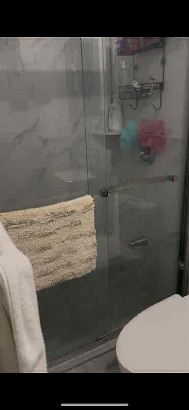 Sublet bed & b
ath unit Female Only
