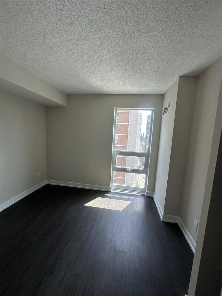 Renting private room from 1stJune.