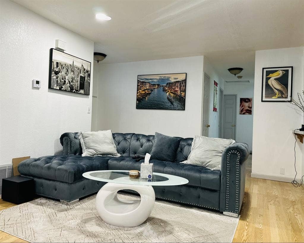 Looking for roommate