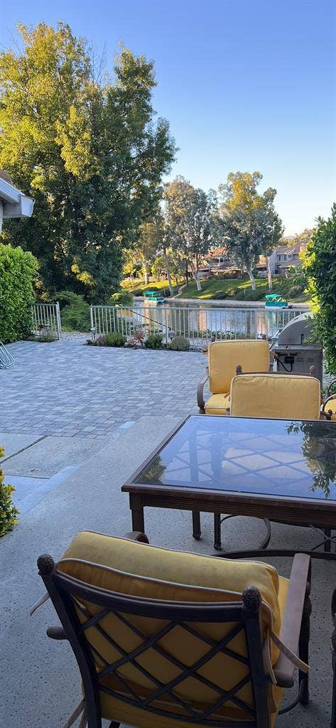 Calabasas House by the lake