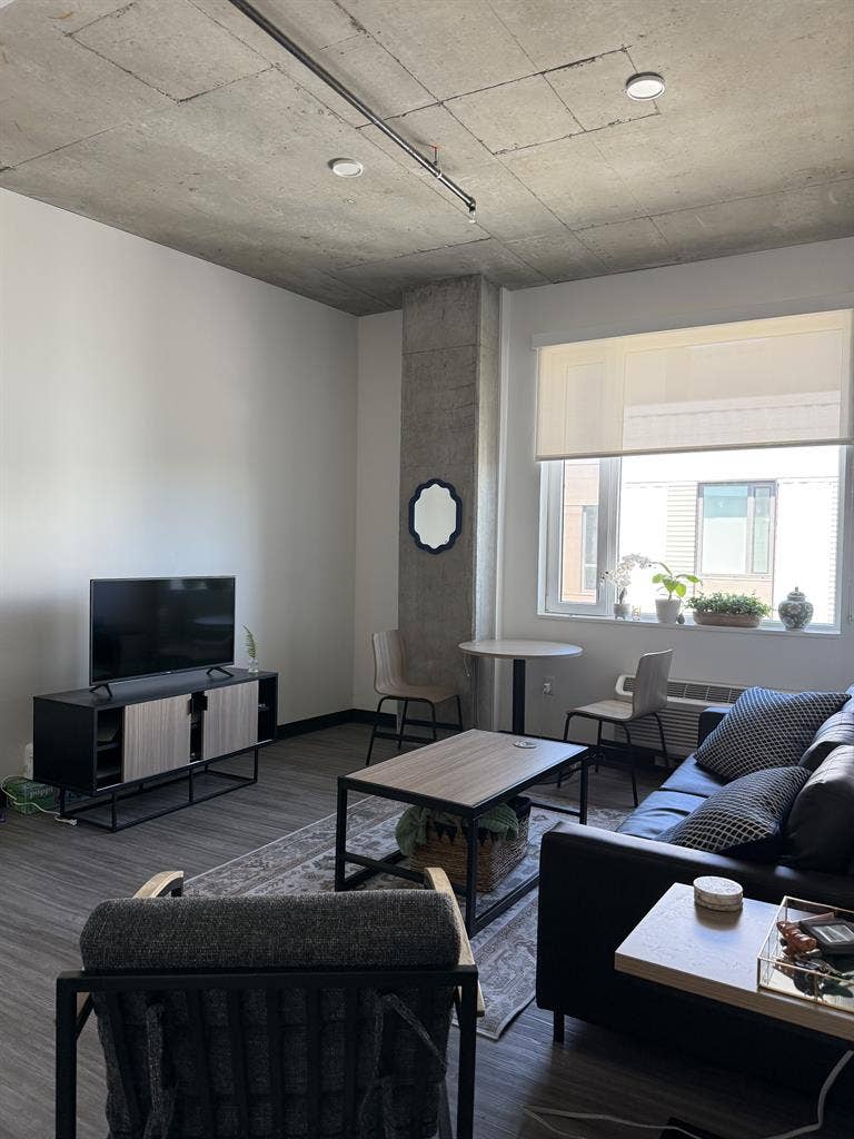 Union on Broadway | Spacious 2BR