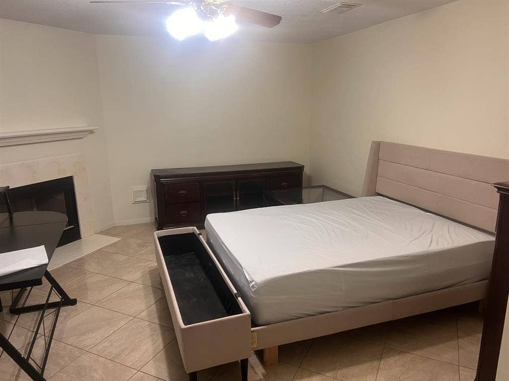 Large private room in nice house
