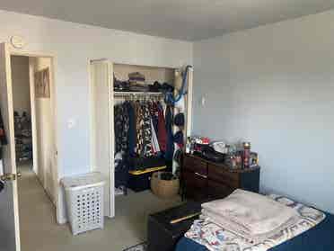 Looking for Roommate