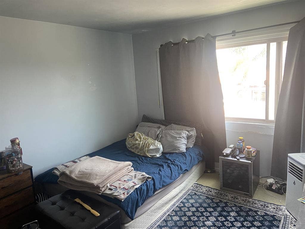 Looking for Roommate