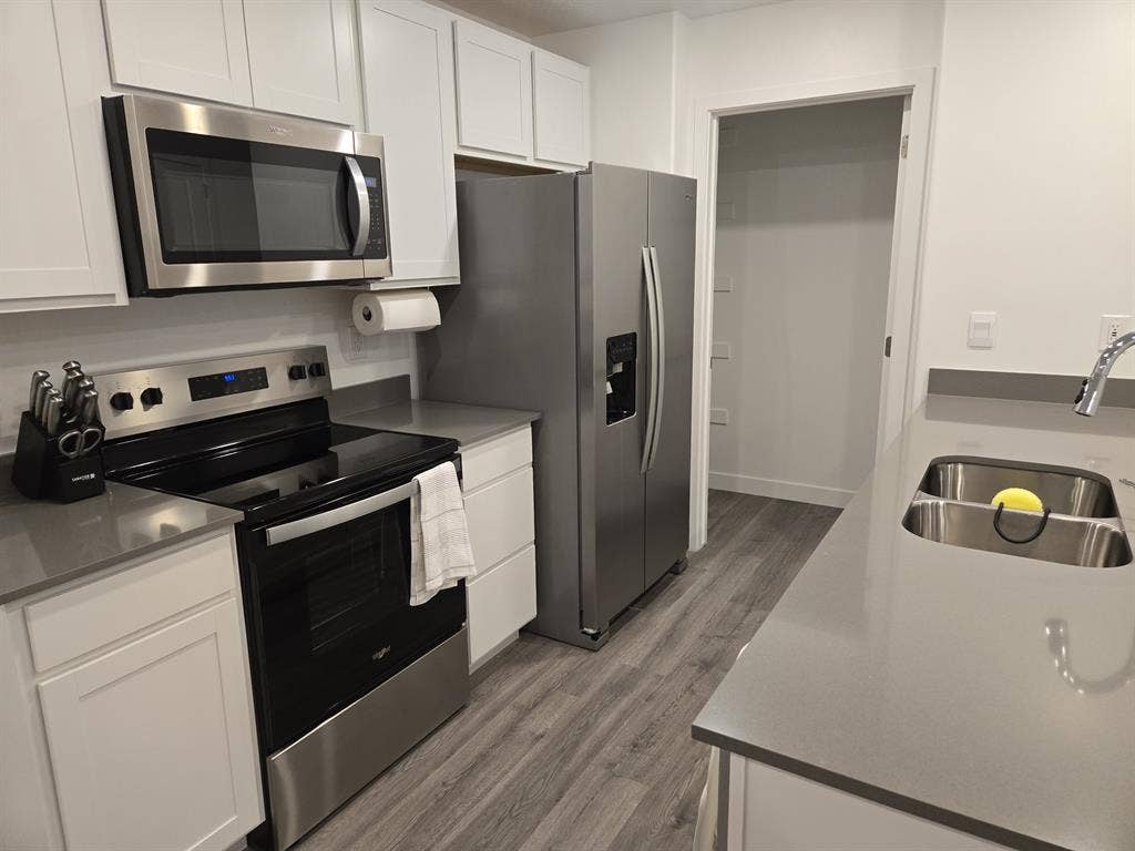 ROOM IN BRAND NEW TOWNHOME FOR RENT