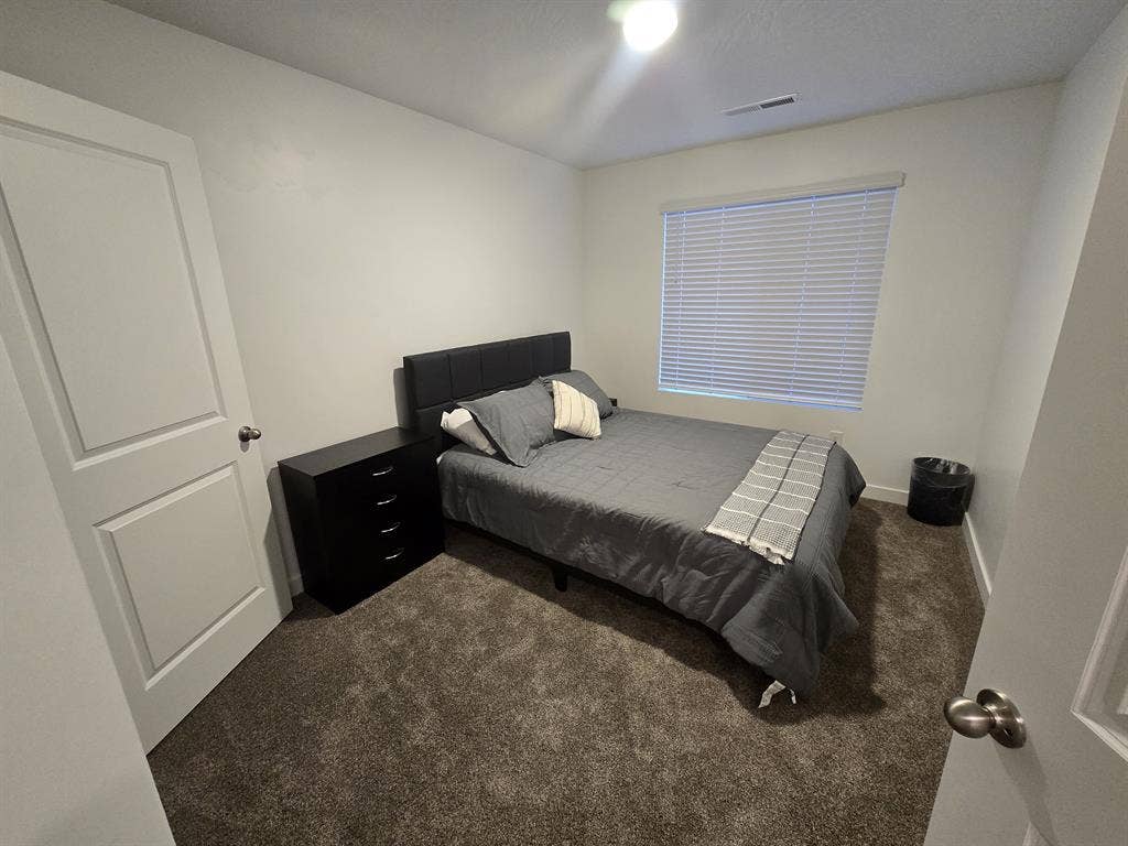ROOM IN BRAND NEW TOWNHOME FOR RENT