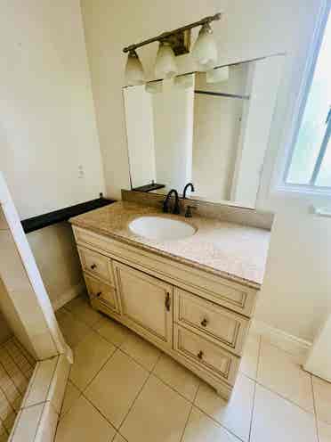 ROOMMATE WANTED IN BRENTWOOD!