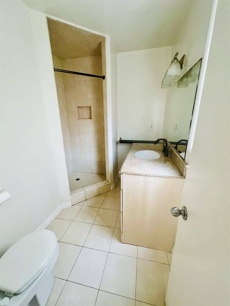 ROOMMATE WANTED IN BRENTWOOD!