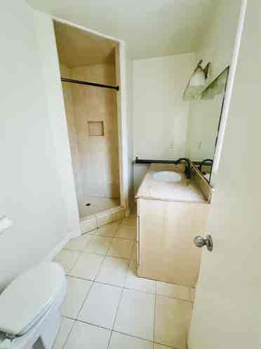 ROOMMATE WANTED IN BRENTWOOD!
