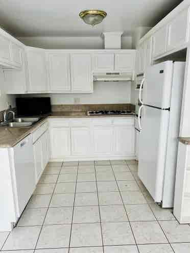 ROOMMATE WANTED IN BRENTWOOD!