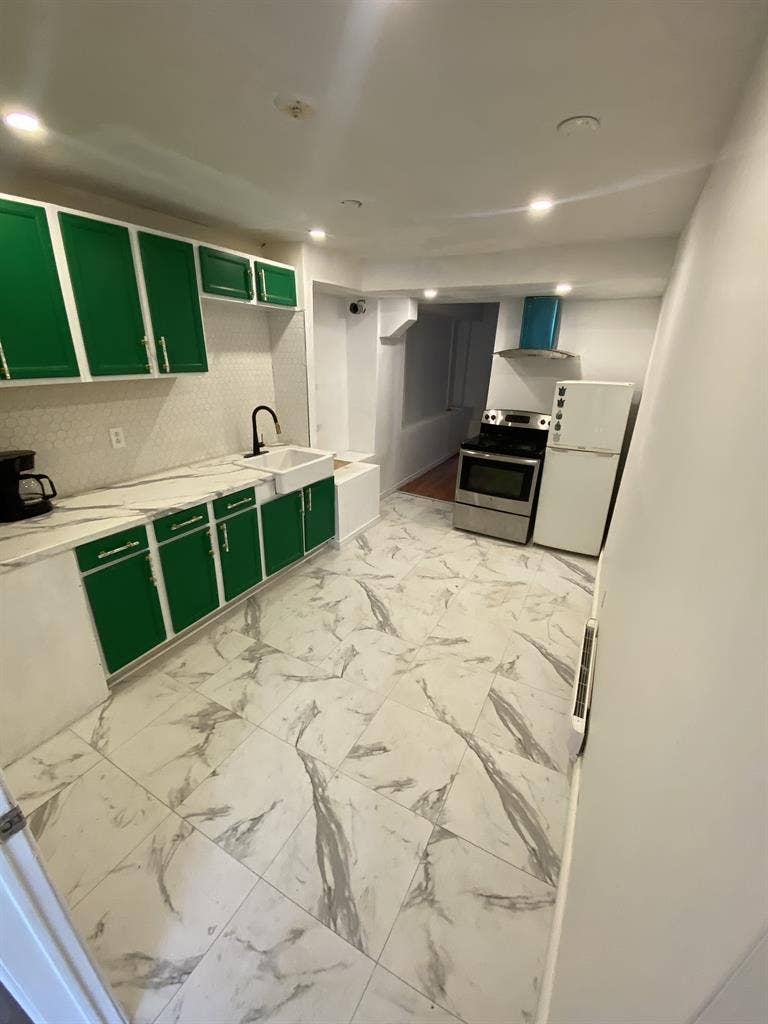 🔥 Renovated Room in Prime Location