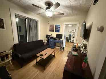Looking for 2 roommates