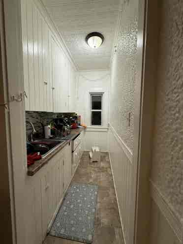 Looking for 2 roommates