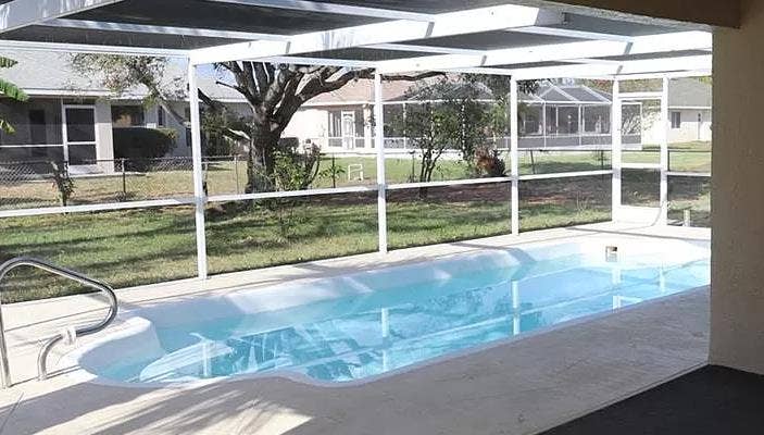 looking for female roommate