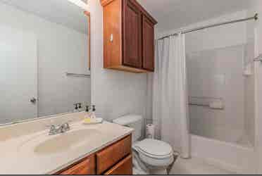 Single room/shared bathroom