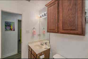 Single room/shared bathroom