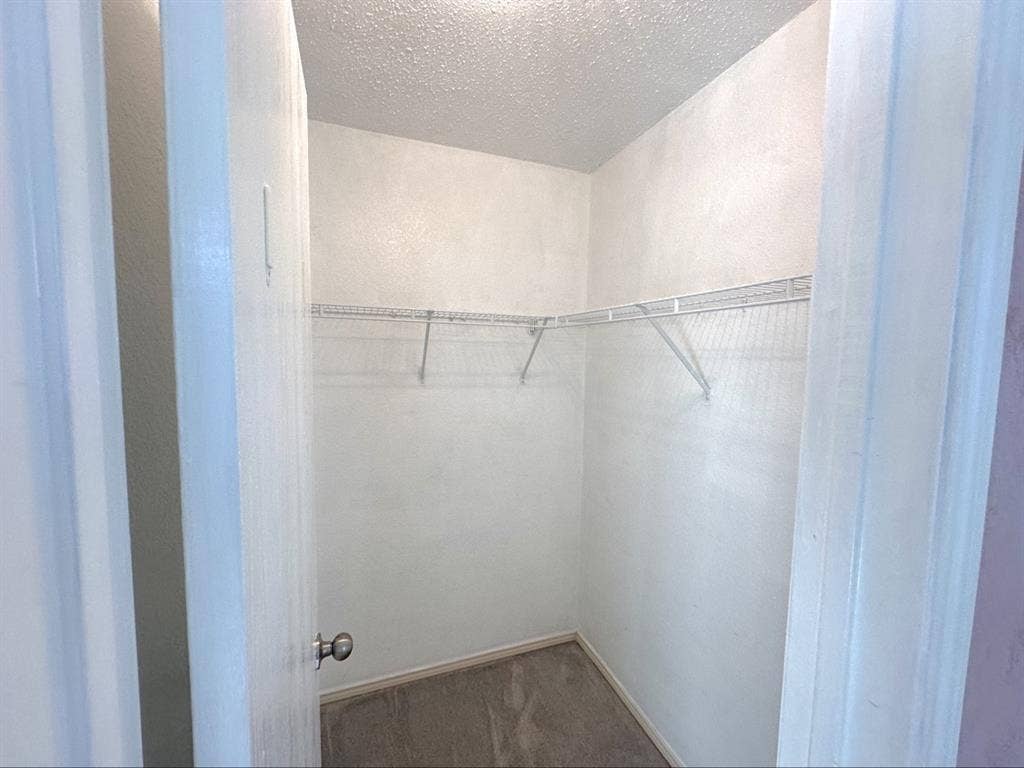 Single room/shared bathroom