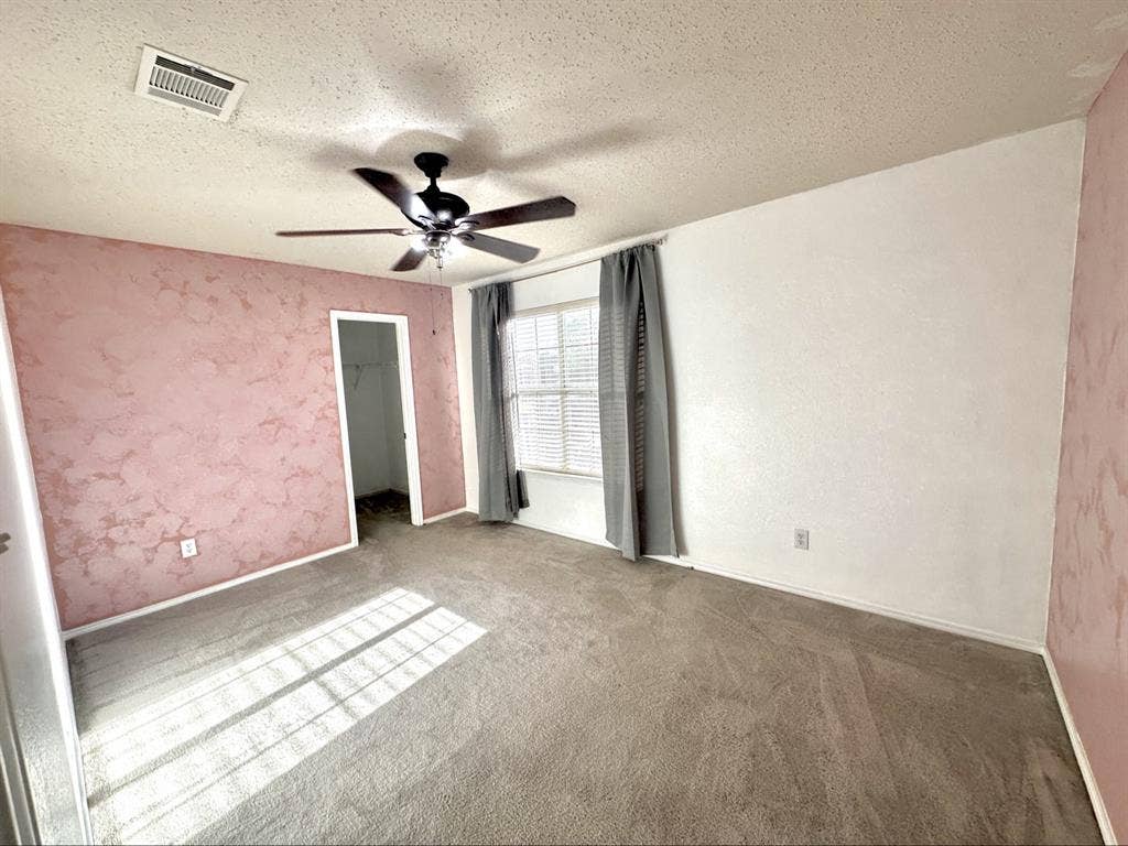Single room/shared bathroom