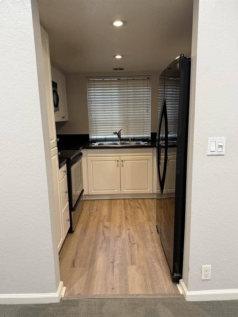 Spacious Bedroom & Private Bathroom