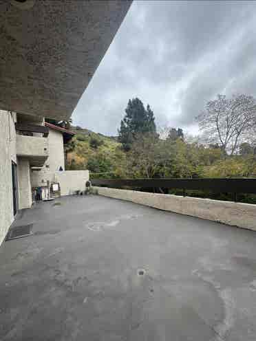 hollywood hills! HUGE bedroom