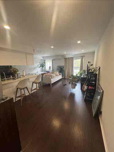 hollywood hills! HUGE bedroom
