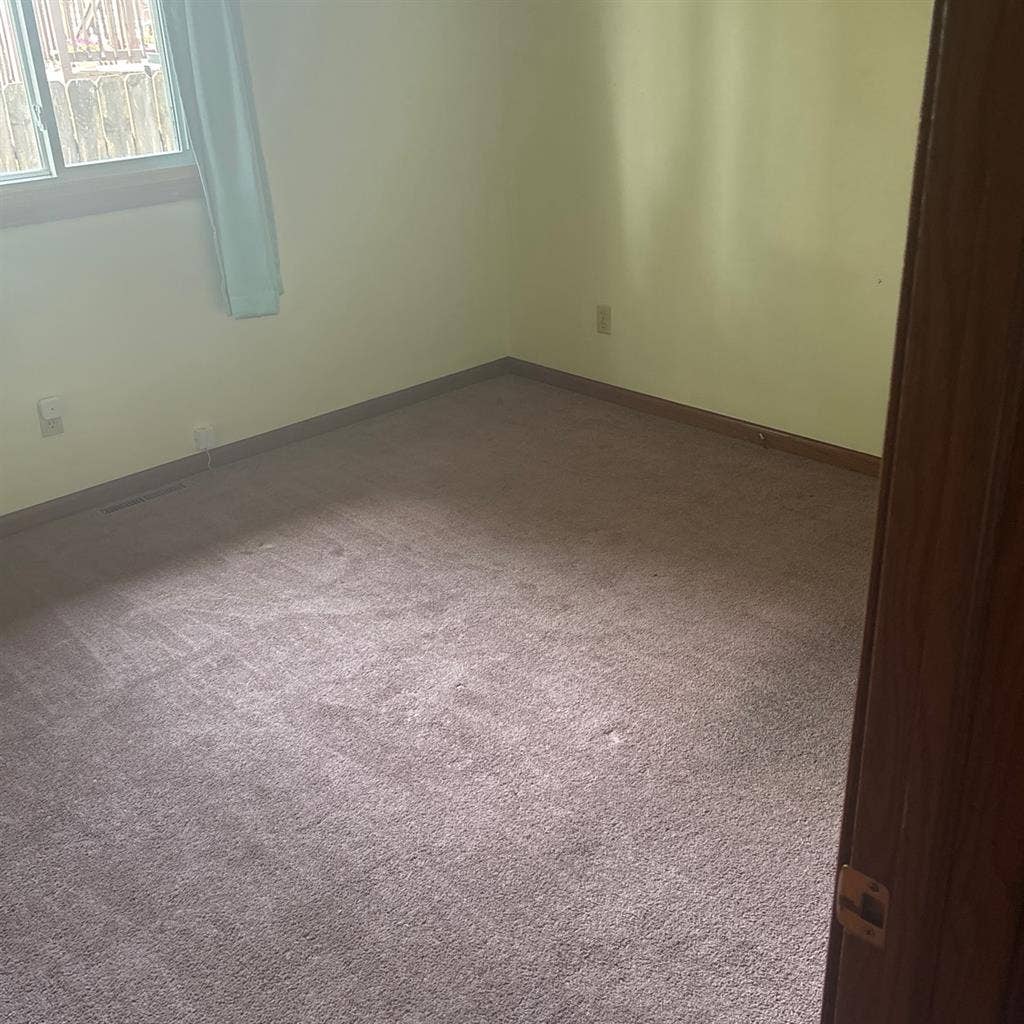 Looking for Roommate