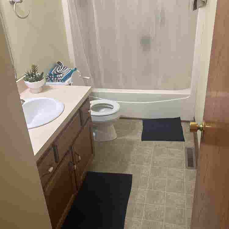 Looking for Roommate