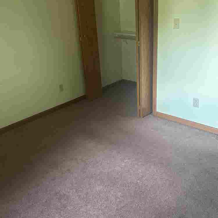 Looking for Roommate