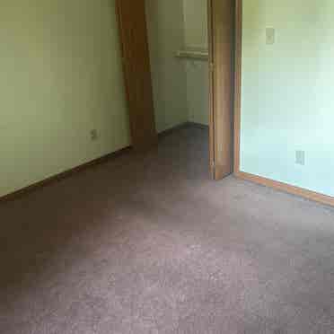 Looking for Roommate