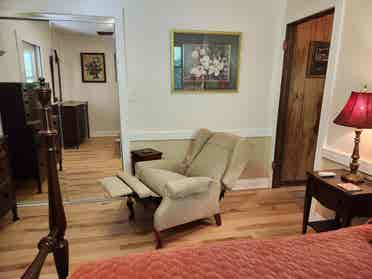 Private bed/bath/kitchen/entry