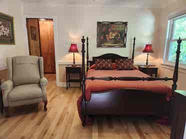 Private bed/bath/kitchen/entry