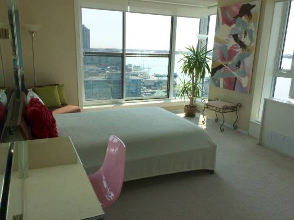 Beautiful Harbourfront Condo