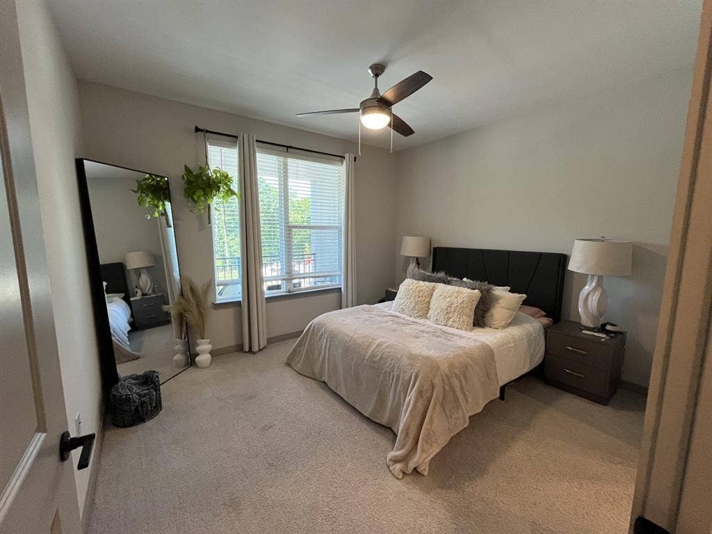 sq ft - Lease Takeover!