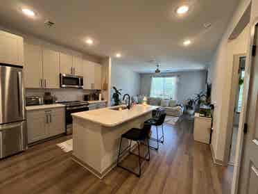 sq ft - Lease Takeover!