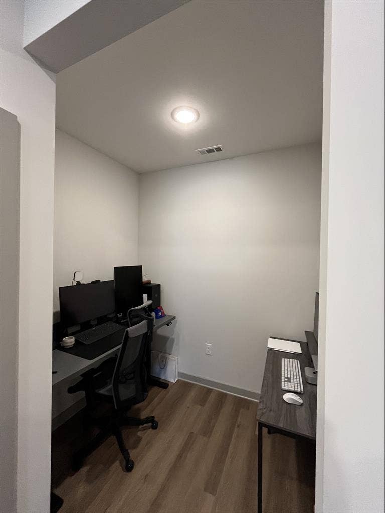 sq ft - Lease Takeover!