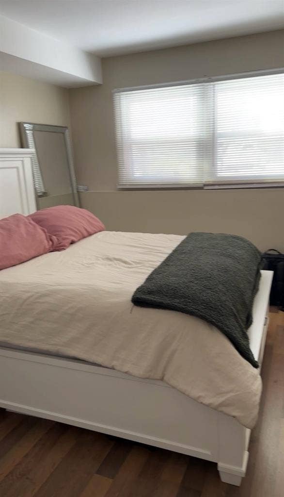 Unfurnished Room