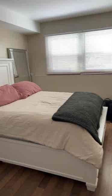 Unfurnished Room