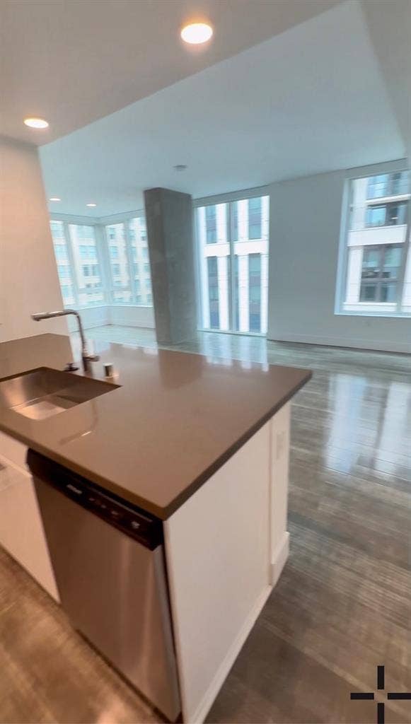 LOOKING FOR IMMEDIATE ROOMMATE