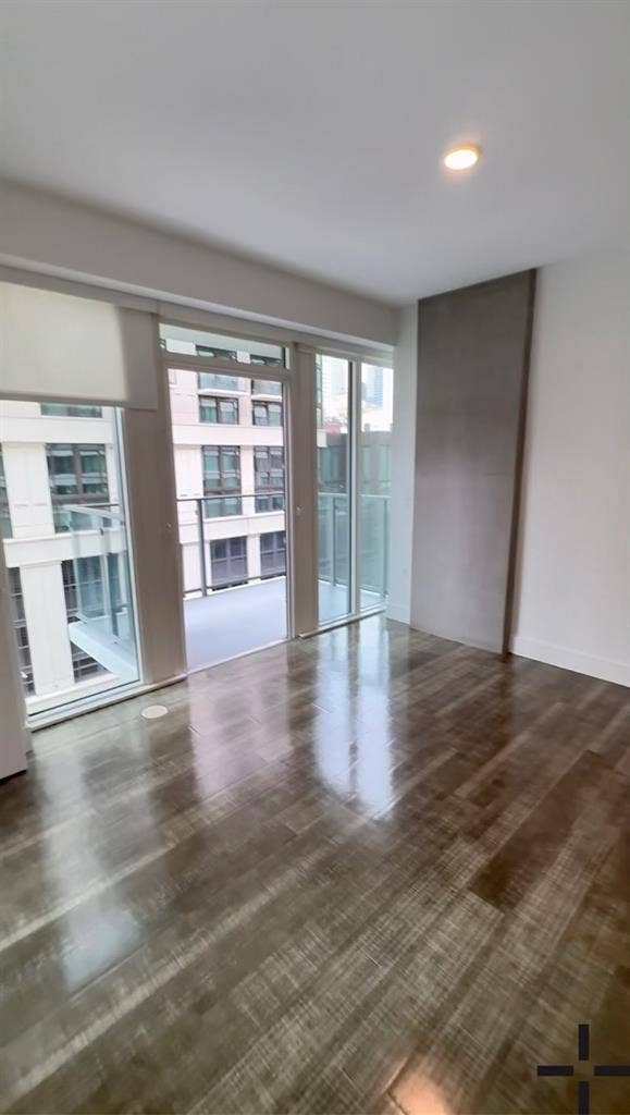 LOOKING FOR IMMEDIATE ROOMMATE
