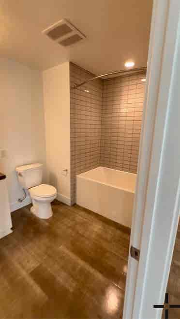 LOOKING FOR IMMEDIATE ROOMMATE