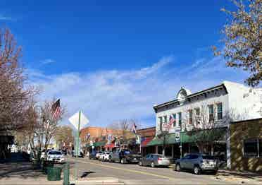 5 minute walk-Downtown, Parks, Gym